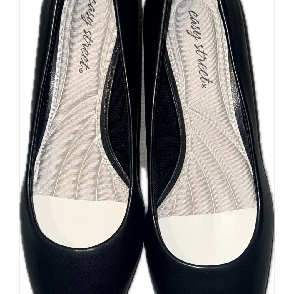 Easy Street Prim Comfort Pumps Almond Toe Block Heel Size 8.5